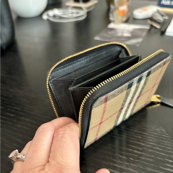Burberry wallet. - Picture 2 of 3